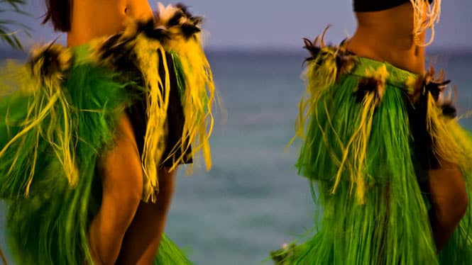Hula dancers performing at a Hawaii dinner show